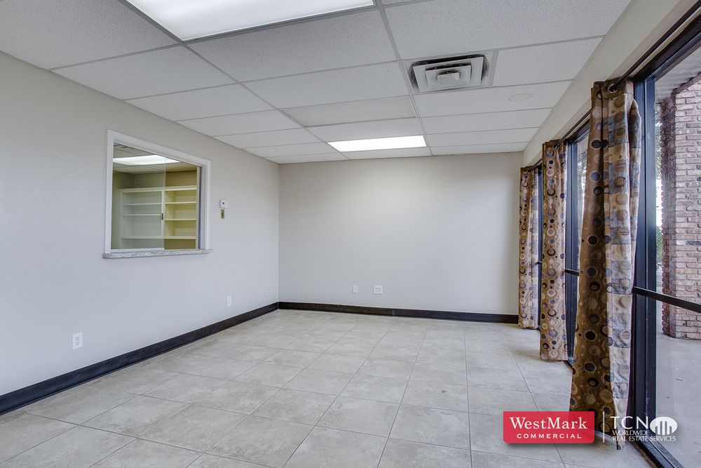 Office Space on 69th & Slide: 5145 69th St, Lubbock, TX 79424